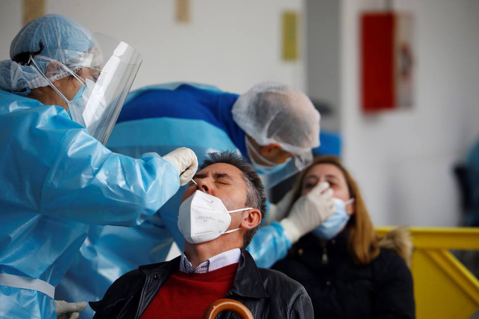 18 vecinos que fueron a Turquía a por implantes de pelo provocan un brote de covid-19 en un pueblo de Badajoz