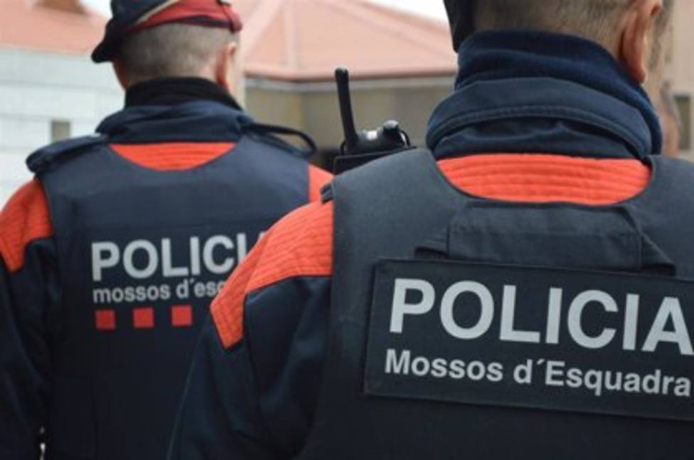 Detienen a ocho ladrones reincidentes en distintos robos violentos durante el fin de semana en Barcelona