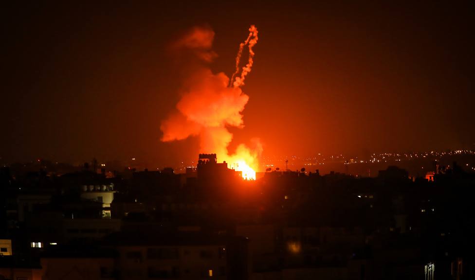 Nueva madrugada de extensos bombardeos israelíes en la Franja de Gaza