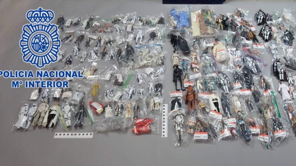 Colección de figuras de Star Wars robada en Gijón