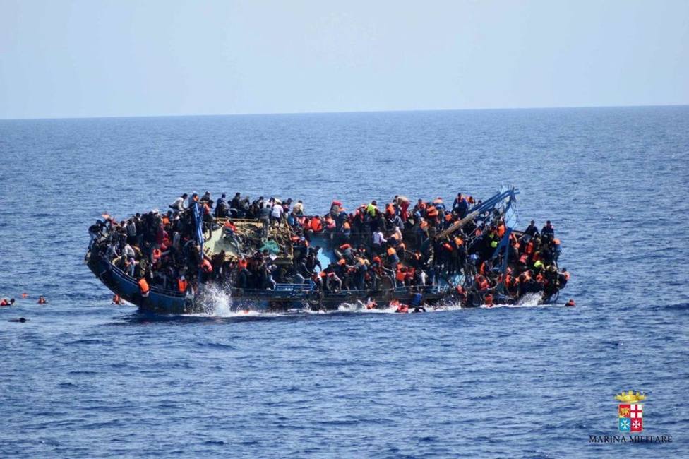 El buque Alta Mari denuncia que no dispone de un puerto seguro para desembarcar los 105 inmigrantes