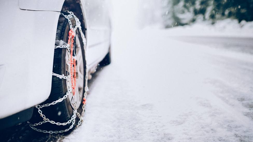 Borrasca Barra: ¿cómo poner las cadenas en el coche si te pilla el temporal de nieve?