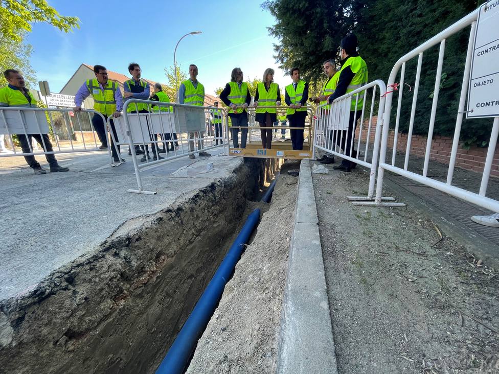 La consejera Paloma Martín visita las obras de mejora del abastecimiento de agua en Las Rozas | FOTO: C.Madrid