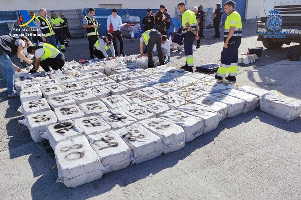Detienen a 4 personas tras intervenir un velero con 2.500 kilos de cocaÃ­na que tenÃ­a como destino Canarias