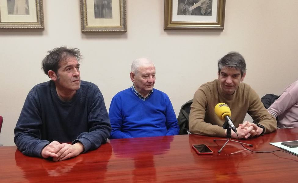 Suso Basterrechea, Andrés Medín y Jorge Suárez durante la rueda de prensa - FOTO: Ferrol en Común