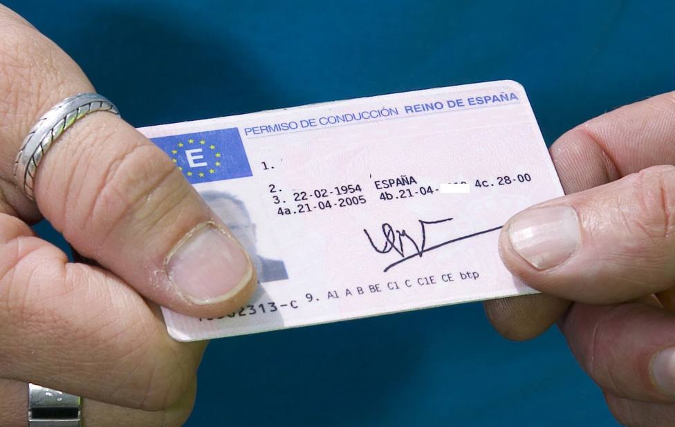 El Gobierno aprueba el reconocimiento recíproco y el canje de los permisos de conducir entre España y Reino Unido