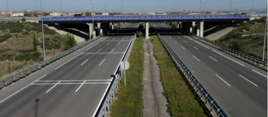 Imagen de una carretera española. Foto de archivo