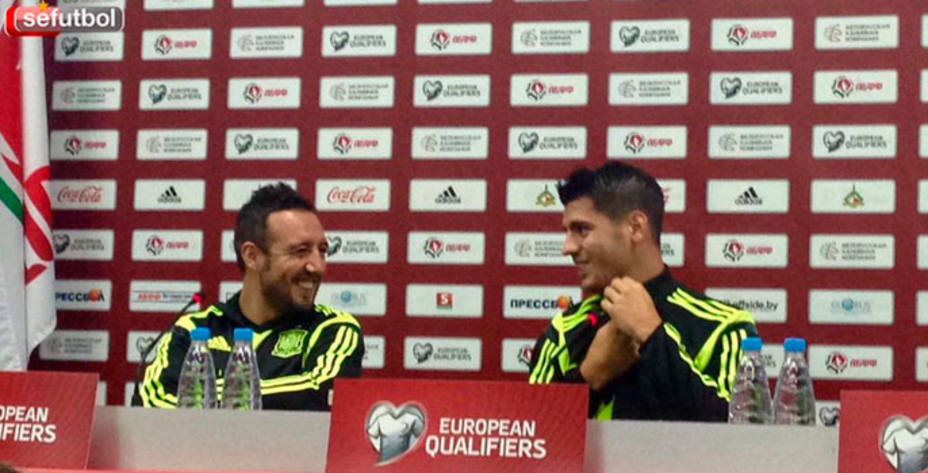 Morata y Cazorla en rueda de prensa.