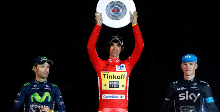 Alberto Contador, ganador de su tercera Vuelta, con Valverde y Froome (Reuters)
