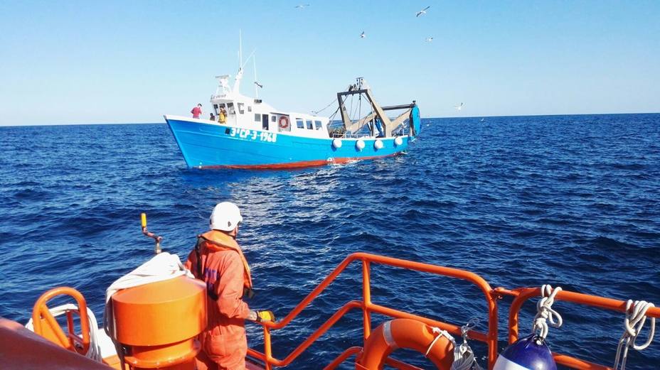 Salvamento Marítimo rescata a casi 800 personas de 14 pateras en el Mar de Alborán