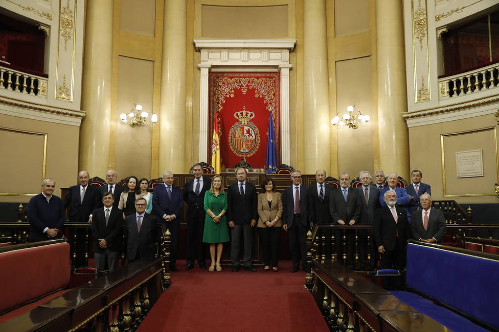 Las Cortes Generales condecoran a los miembros del Consejo Asesor del 40 aniversario de la Constitución