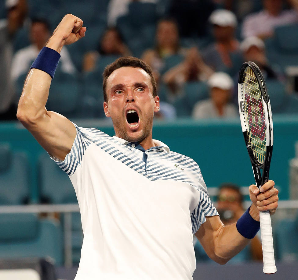 Bautista celebra la victoria ante Djokovic (Efe)