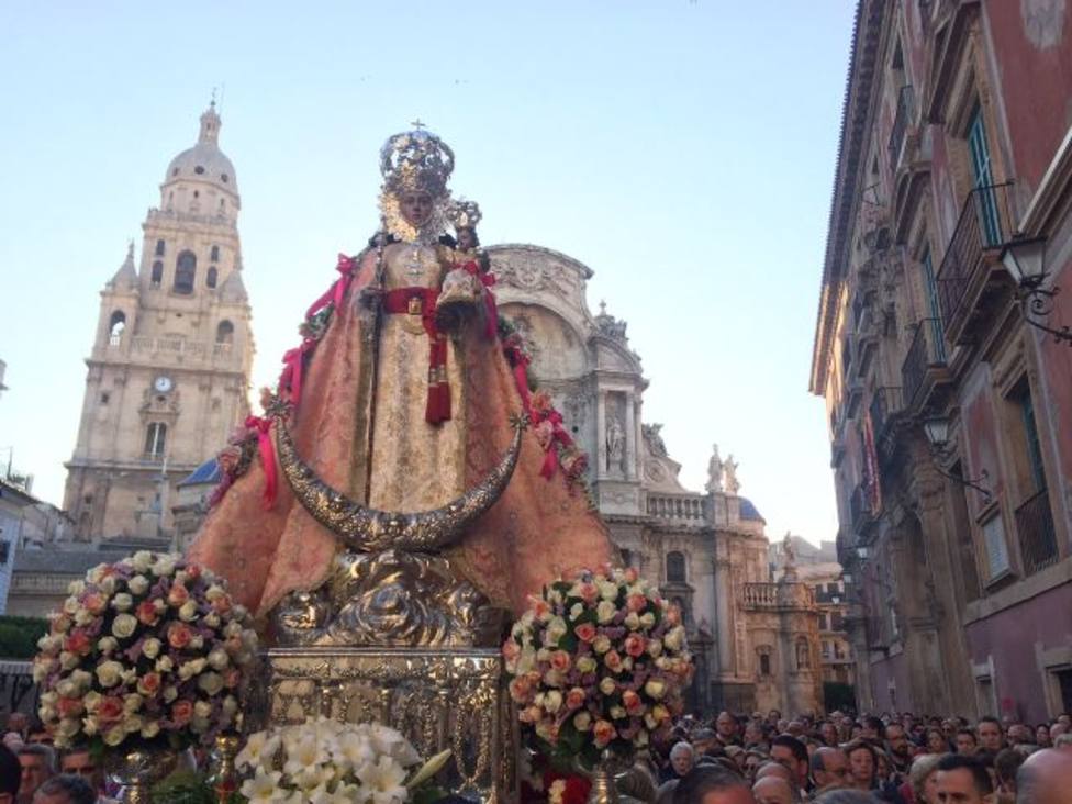 12.000 pétalos de flores honrarán mañana a la Virgen de la Fuensanta