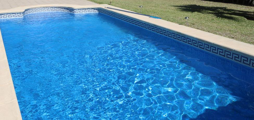 En estado grave nn niño de dos años tras sufrir un ahogamiento en una piscina de Montijo
