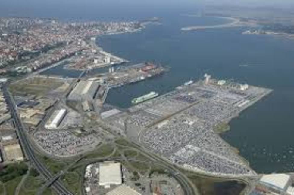 Ocho meses de prisión y 300 euros de multa a tres encargados del Puerto de Santander