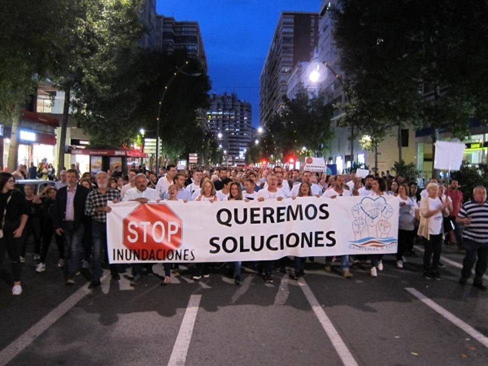 Miles de personas se manifiestan en Murcia pidiendo soluciones para el Mar Menor y las inundaciones