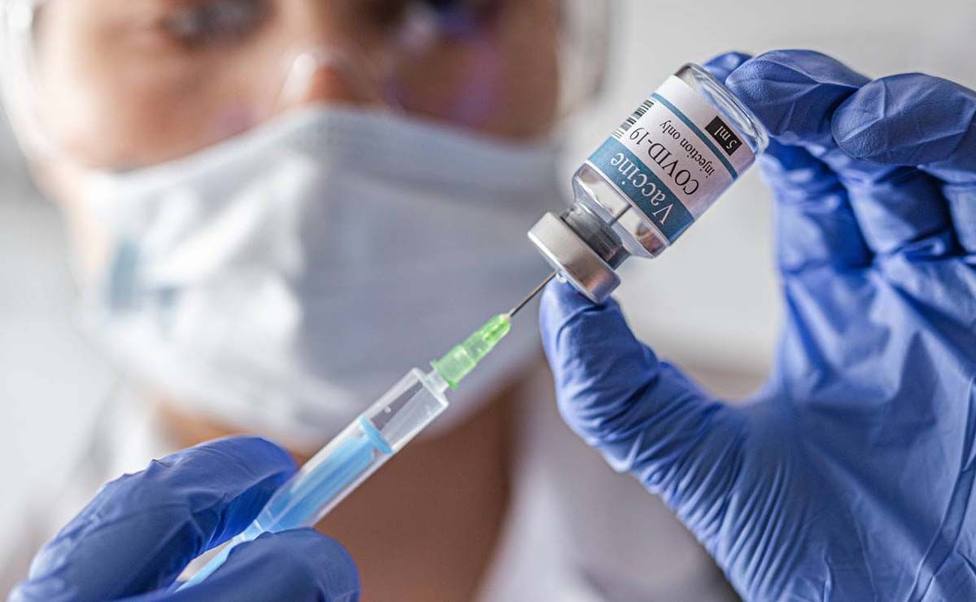 AstraZeneca suspende la fase 3 de la vacuna de la que España había comprado tres millones de dosis