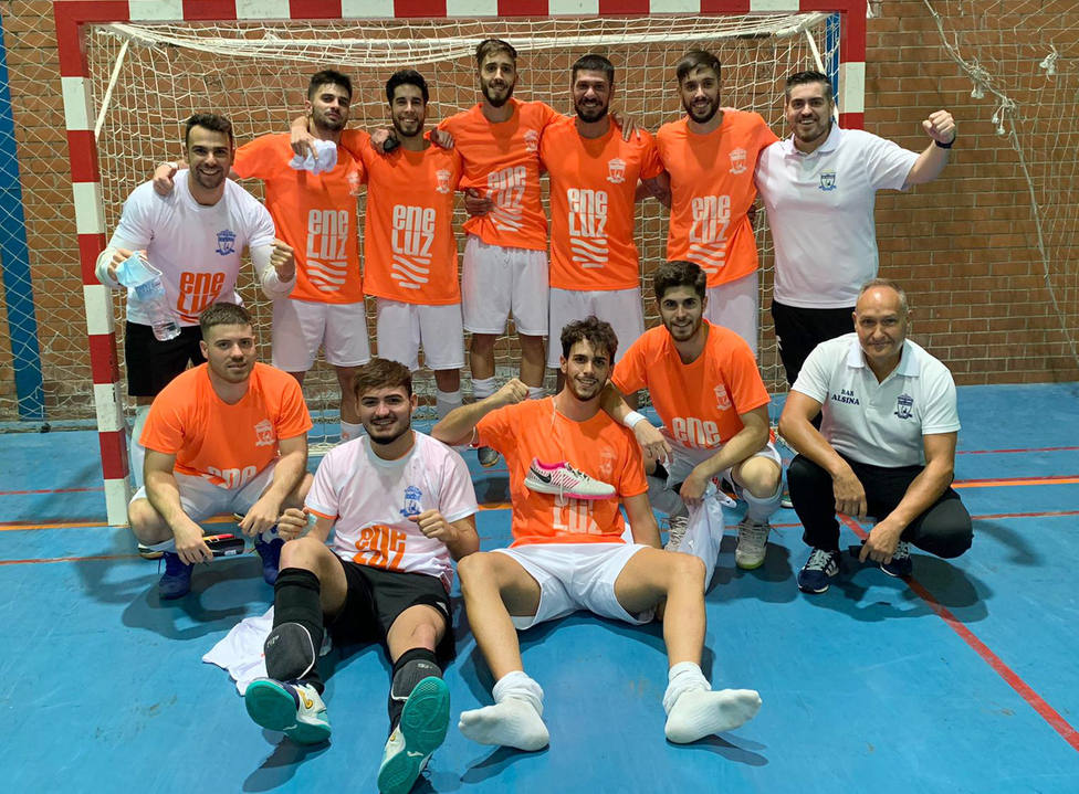 Los jugadores del Eneluz tras vencer en Almería