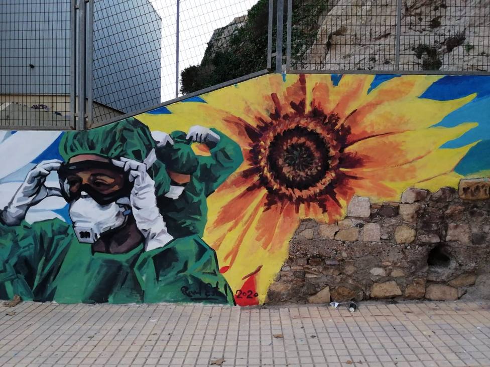 El artista urbano RaÃºl Estal Psico homenajea a los sanitarios a travÃ©s de un mural en Cartagena