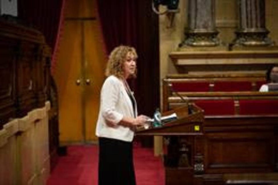La consellera de Justicia de la Generalitat, Ester Capella, interviene en un pleno celebrado en el Parlament