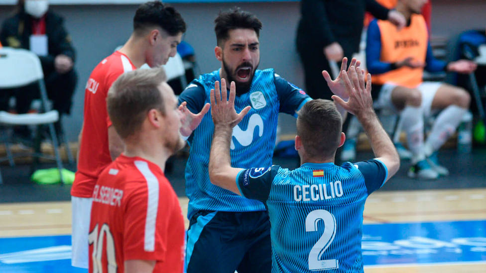 Cecilio y Llamas celebran uno de los goles marcados al Hovocubo (@InterMovistar)