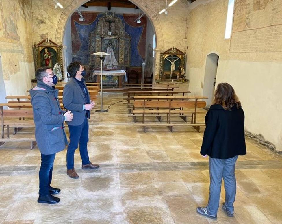 Representantes políticos visitan el santuario de Nosa Señora das Virtudes, en la parroquia ribadense de Arante