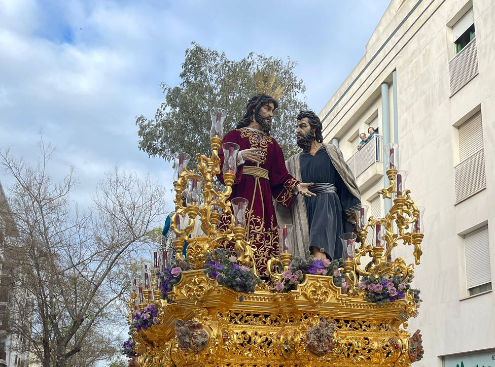 Martes Santo en Jerez: la lluvia tampoco quiso perderse el estreno de Bondad y Salvación en Carrera Oficial