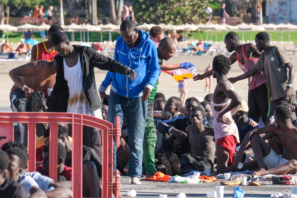 Las llegadas de migrantes a Canarias han superado este sábado las de 2006 al sumar 31.686