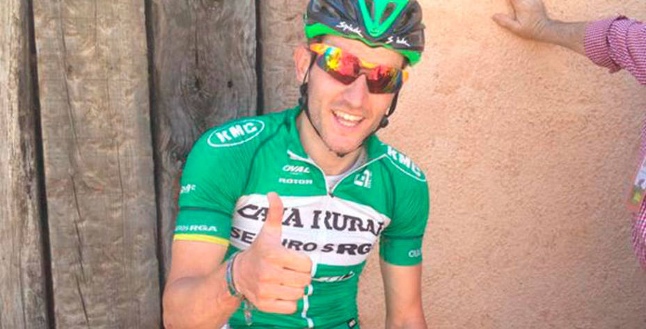 Carlos Barbero celebra la victoria en la meta de Clunia. @VueltaABurgos.