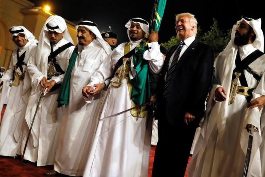 Donald Trump bailando en Arabia Saudí