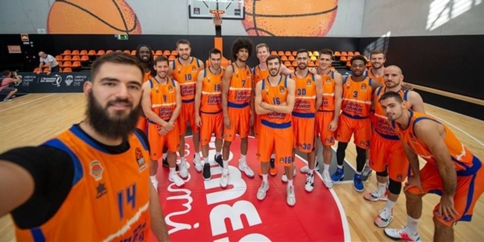 Los jugadores de Valencia Basket al inicio de la temporada