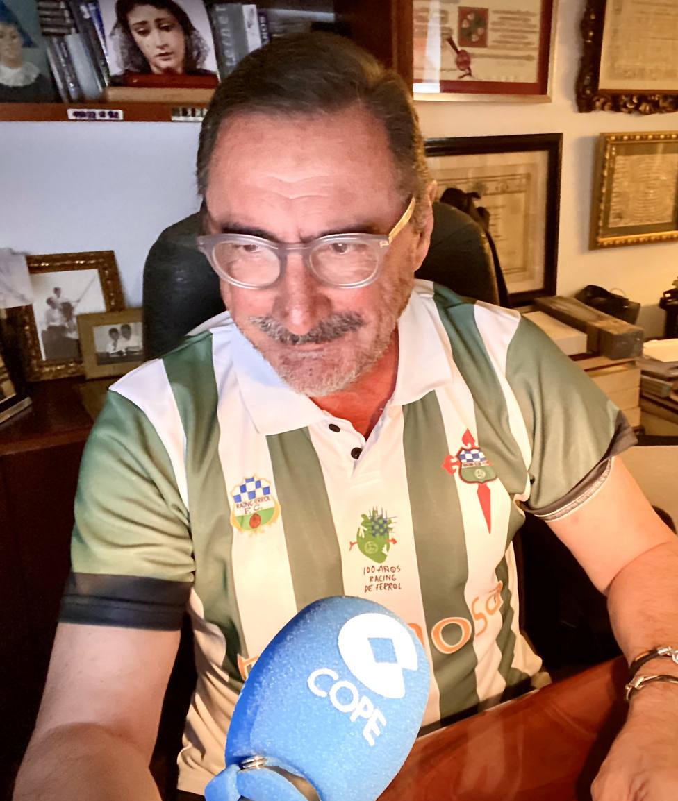 Carlos Herrera con la camiseta del centenario del Racing de Ferrol - FOTO: Carlos Herrera