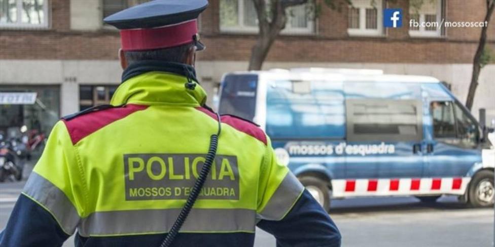 Descubren a una agente de los Mossos llevándose ropa valorada en más de 500 euros en el Hipercor de Girona