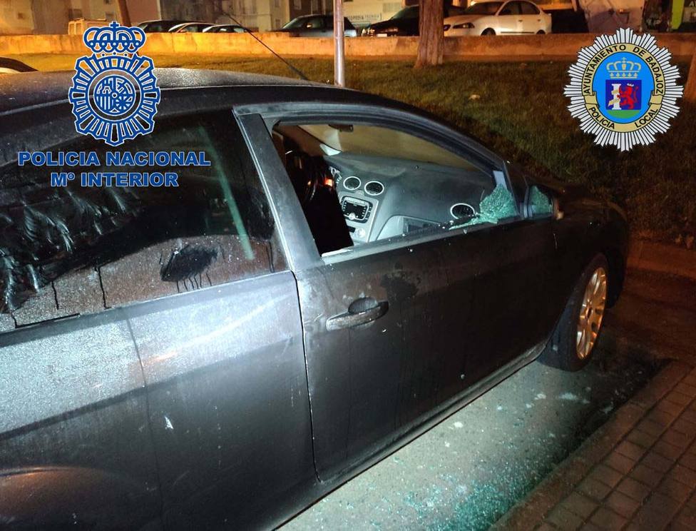 Dos detenidos por robar en casi una veintena de coches en Badajoz