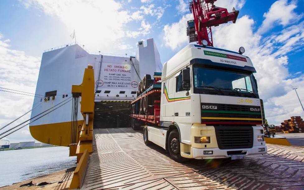 Inaugurada la nueva ruta naviera para camiones entre Cartagena y TolÃ³n (Francia)