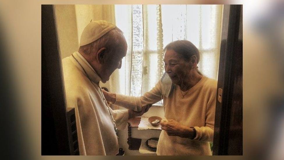 La significativa visita del Papa Francisco a una superviviente del Holocausto