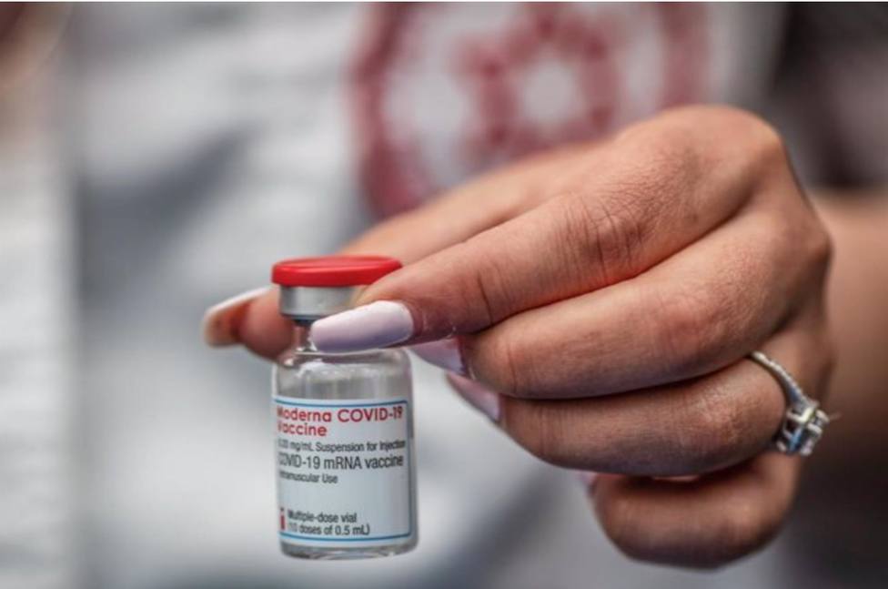 Moderna pone las primeras dosis en ensayos clínicos de su vacuna conta la variante sudafricana