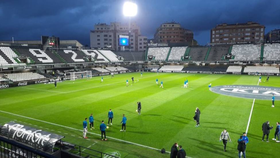 El Real Oviedo juega en Castalia con el sonido en directo de COPE Asturias
