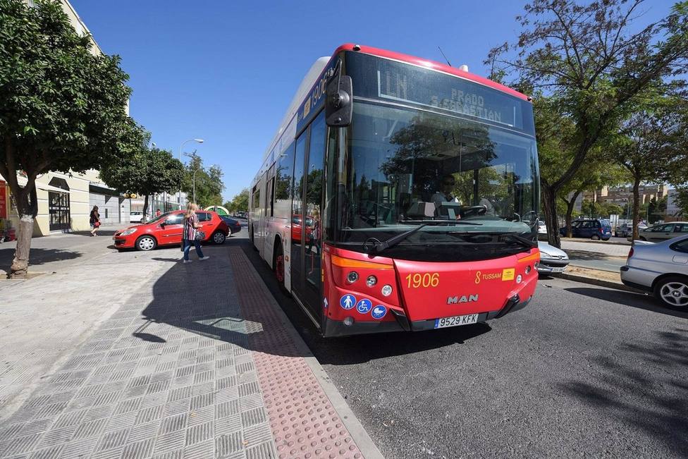 Sevilla.- Convocada huelga y caravana de coches este viernes en Tussam con servicios mÃ­nimos del 25% en horas punta