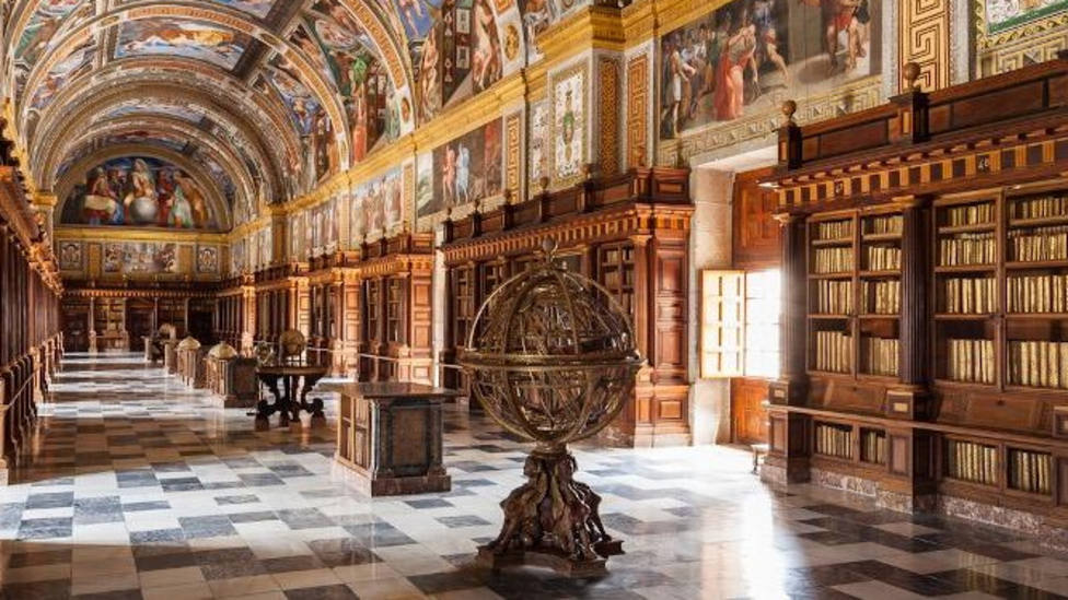 Esfera Armilar y Biblioteca del Monasterio /Patrimonio Nacional