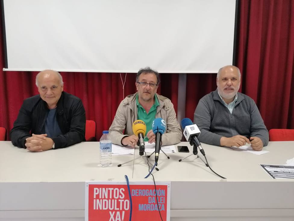 Santiago Díaz, Manel Grandal y Xaquín García Sinde en la rueda de prensa ofrecida en la sede de la CIG