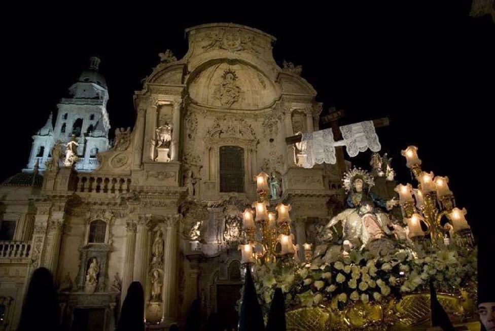 S.Santa.- El luto de la Misericordia, Servitas y el Sepulcro recorre Murcia este Viernes Santo por la tarde