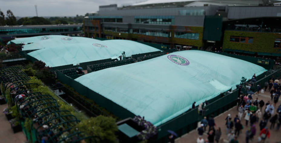 La lluvia ha obligado a suspender la mayor parte de la jornada en Wimbledon. Reuters.