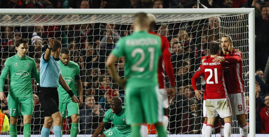 El Manchester United encarrila su pase a octavos gracias al acierto del sueco Zlatan Ibrahimovic. (REUTERS)
