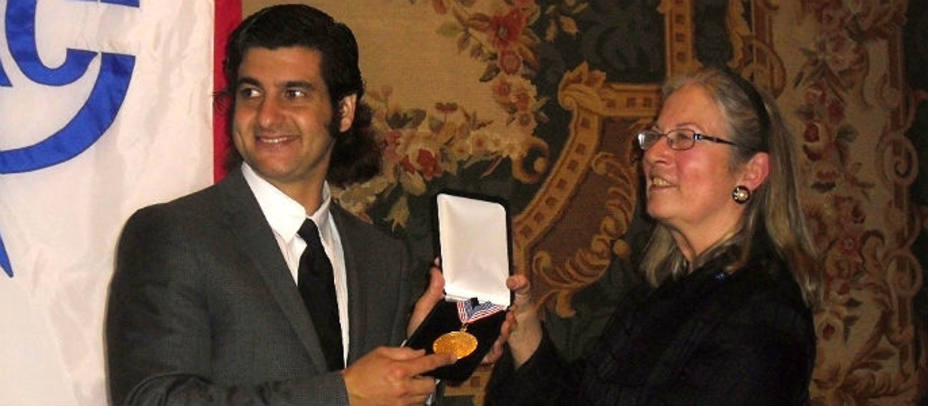 Morante de la Puebla y Lore Monnig en la entrega de la Medalla de Honor. TOROMEDIA