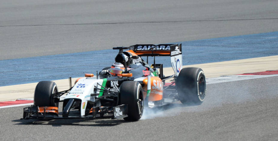 Sergio Pérez logró con su Force India el mejor tiempo en los entrenamientos de Bahréin. Reuters.