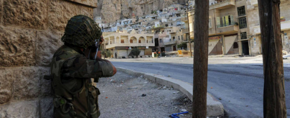Un miembro del Ejército sirio a las afueras de Damasco (Reuters)