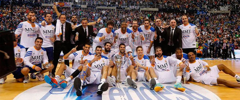 El Real Madrid celebra el título de Copa (FOTO: ACB)