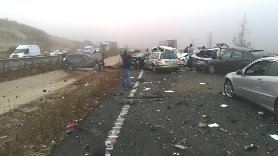 Imágenes del accidente múltiple con 45 vehículos en Galisteo (Cáceres)