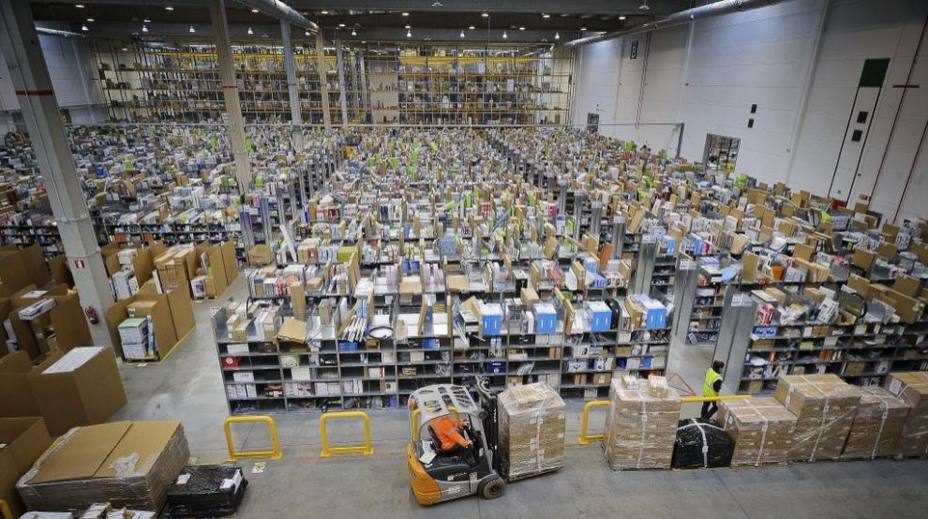 Los trabajadores del mayor centro logístico de Amazon en España, en pie de guerra14478467352481